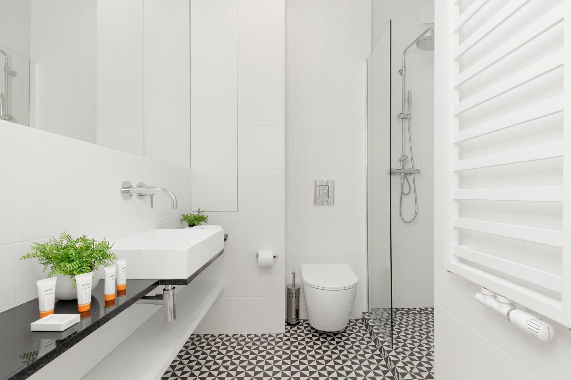 Amazing Spacious In Center By Renters Warszawa